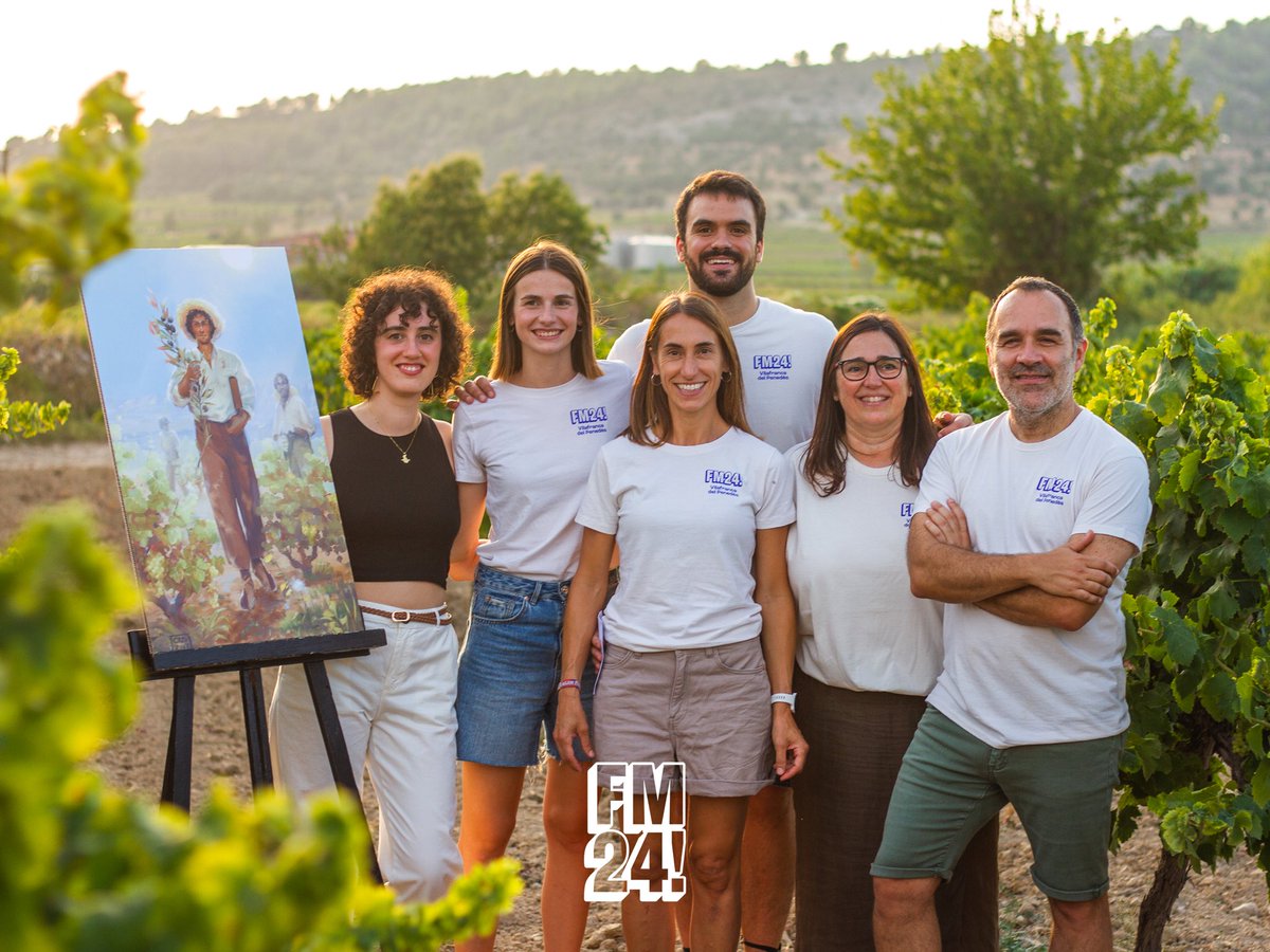 fmvilafranca's tweet photo. Presentació entre vinyes de l'estampa de Sant Fèlix 2024, elaborada per la il·lustradora Cristina Gallardo Cendra. 

Acte patrocinat per @MasBertran. 

#fmvila #explosiva https://t.co/CT4Nu6IYwZ