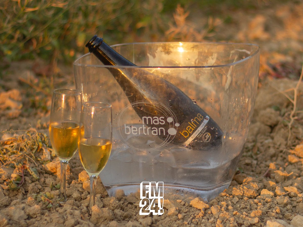 fmvilafranca's tweet photo. Presentació entre vinyes de l'estampa de Sant Fèlix 2024, elaborada per la il·lustradora Cristina Gallardo Cendra. 

Acte patrocinat per @MasBertran. 

#fmvila #explosiva https://t.co/CT4Nu6IYwZ
