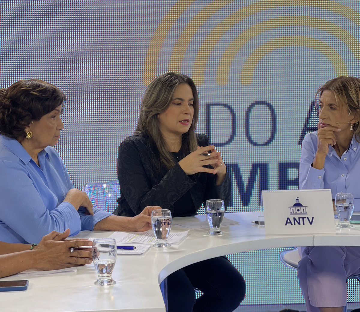 #8ago #OidoAlTambor || Constitucionalista Olga Álvarez: 

"Nosotros tenemos que dar mucha visibilidad de esta situación de vinculación de Elon Musk y la red social X en esta situación de extrema violencia que está sucediendo en Inglaterra"