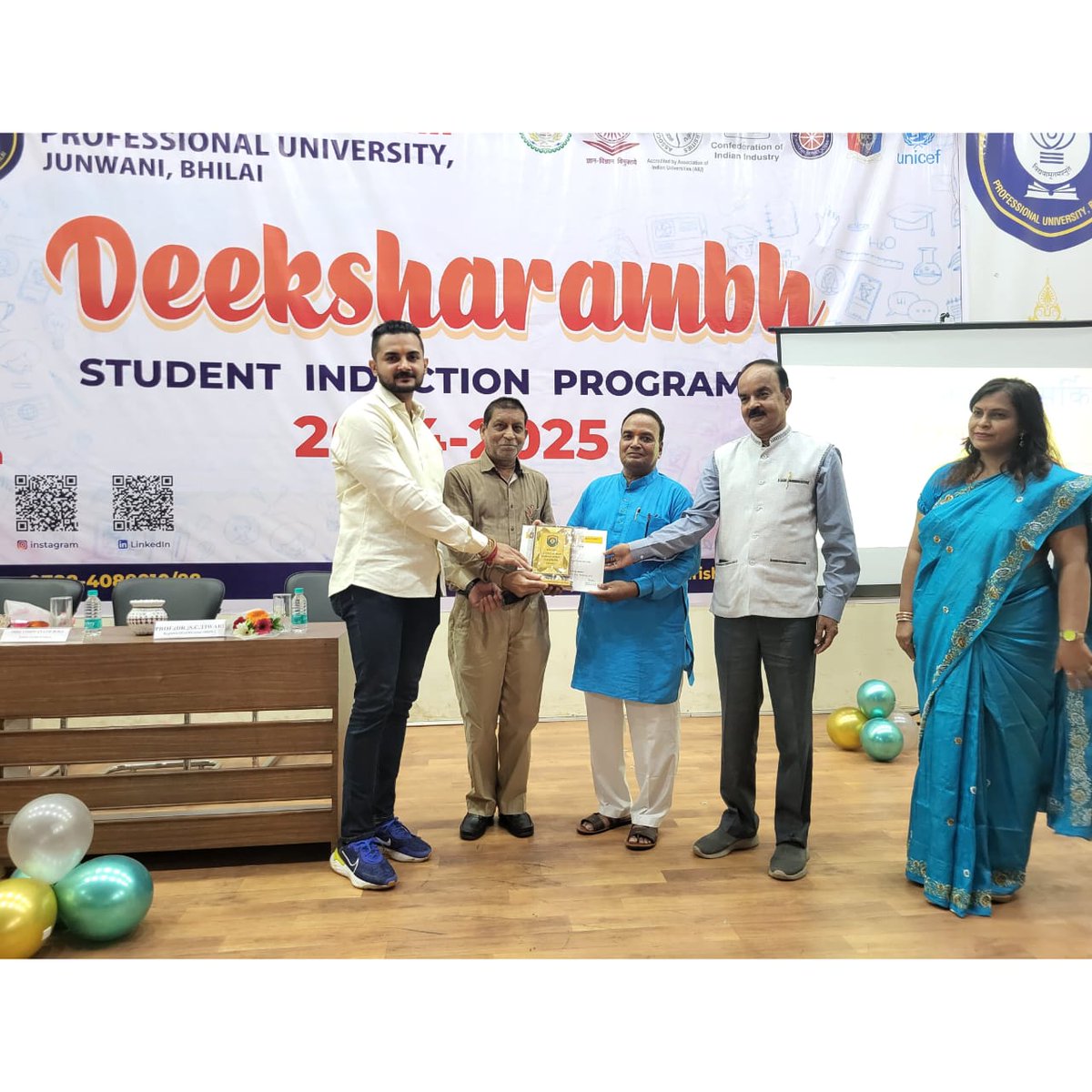 Nss_ssgi's tweet photo. The esteemed guests of the event were Dr. A. K. Jha, Vice Chancellor SSPU, Dr. S. C. Tiwari, Registrar (I/C), Director SSPU, Kumar Vikrant Mishra, Vivekanand Youth Circle Jiladhyaksh, Shri Vishvanath Bogi, Senior Social Worker and Dr. D. S. Raghuwanshi, NSS Coordinator, CSVTU. https://t.co/vHhnoLL4qN