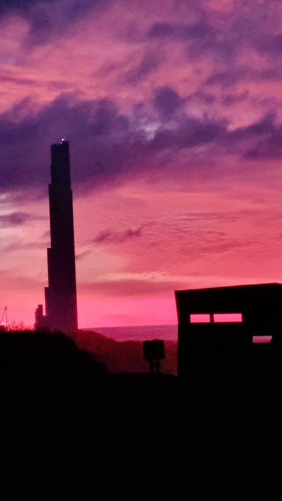 El faro de  #puntadelhidalgo #Tenerife mientras caminas...