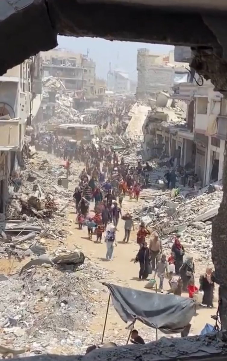 هو محدش بيتكلم عن نزوح اهل غزة النهاردة للمرة الألف في عشر شهور ليه؟ العالم اعتاد، ولا الناس ألفت المشهد، ولا عاملين مش واخدين بالنا، حسبنا الله ونعم الوكيل..