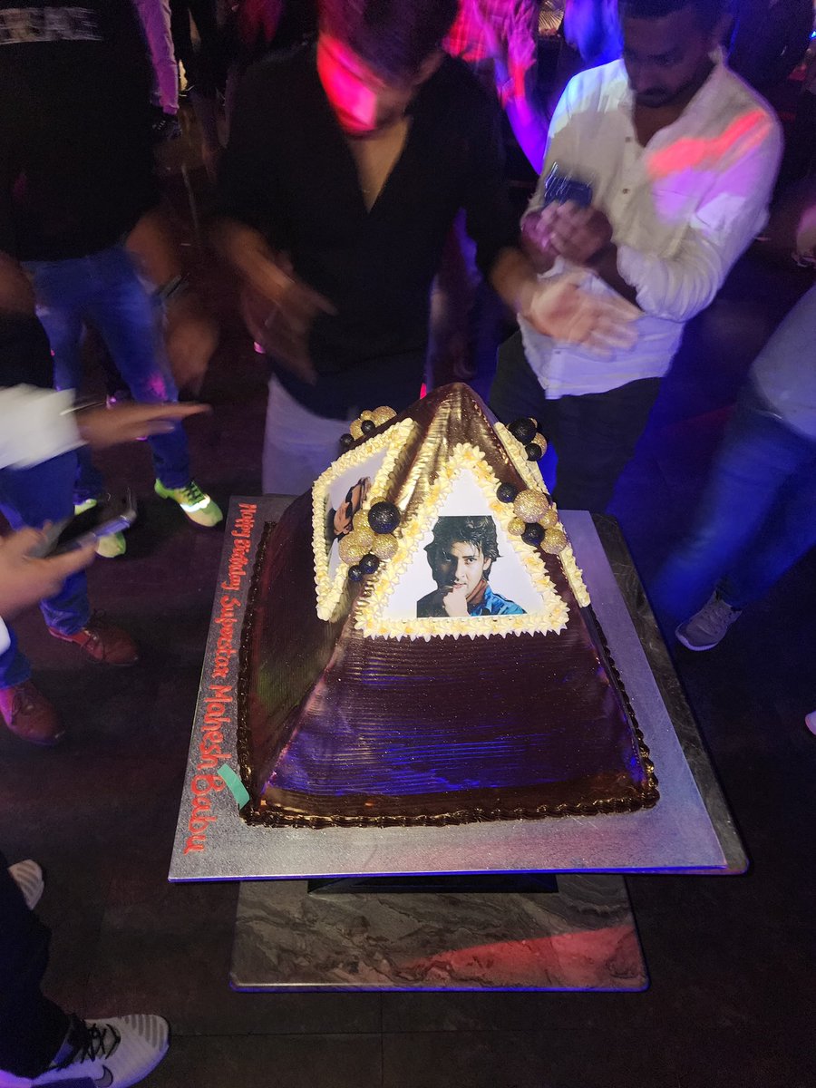 Tejprince4u's tweet photo. Melbourne 🇦🇺Mahesh Fans💥 Dj event🎶 aa vibe🤙 Repu Theatre lo #SuperNight #Murari4k celebrations ⏳Adiripothayi⭐️
@urstrulyMahesh #MurariMarosari
#Murari #CelebrateSSMB #MaheshBabu https://t.co/gyAfYhxgdO