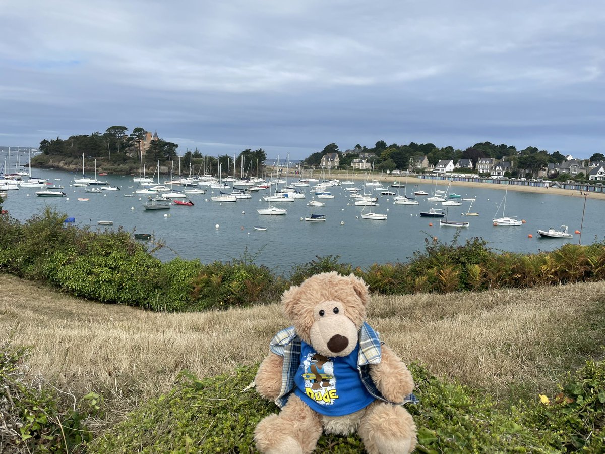 AltheBear3's tweet photo. More sunshine and beaches! Holidays are made for relaxing 😎. Today I went to St Briac sur Mer first with its pretty harbour and beach then to St Luniare where the beach was fantastic! #stbriacsurmer #stluniare #beaches #brittany https://t.co/RcZxV5TR5e