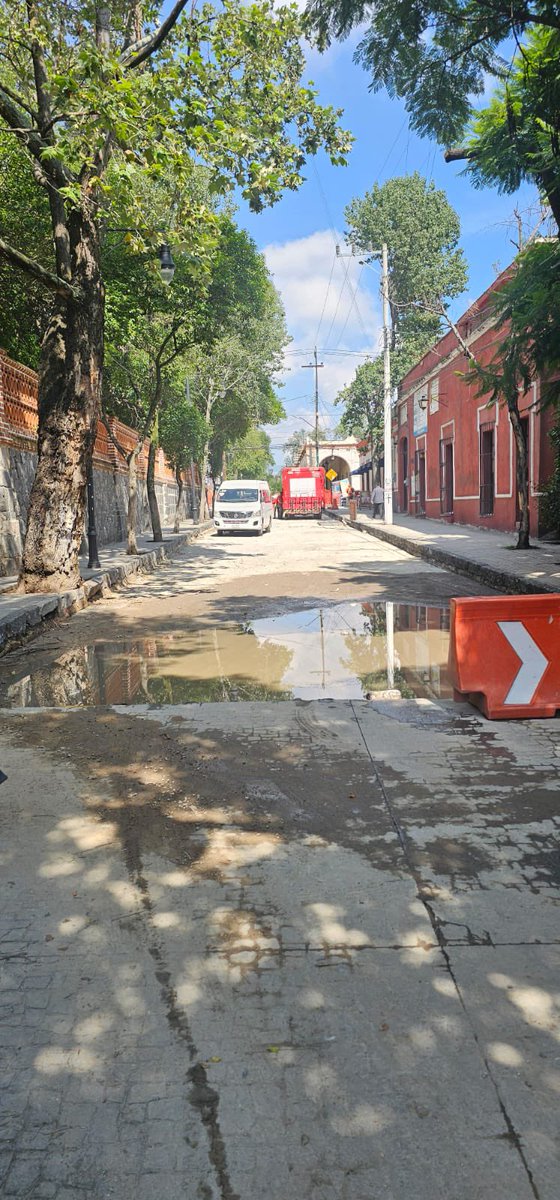 solifaz's tweet photo. Mañana son tres semanas de este desastre. No avanzan nada. Ya van a entrar las escuelas y esto será aún peor.
#tlalpan #tlalpancentro #obras #robo
@TlalpanAl @alfagonzalezm @LaSEMOVI @Claudiashein https://t.co/1arlCN7IOL