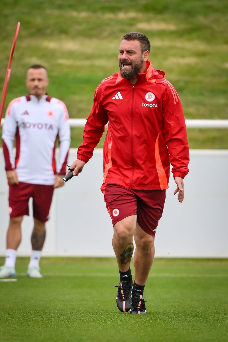 OfficialASRoma's tweet photo. 💪💪💪 https://t.co/O3l1VL9IO9