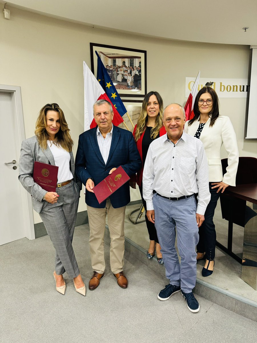 Historyczna chwila dla Instytutu Spraw Cyfrowych. Podpisałyśmy dzisiaj umowę z Menedżerską Akademią Nauk Stosowanych w Warszawie i już oficjalnie rozpoczynamy nabór na kierunek "Menedżer Cyberbezpieczeństwa i Transformacji Cyfrowej". 
Oferta dostępna na stronie uczelni.