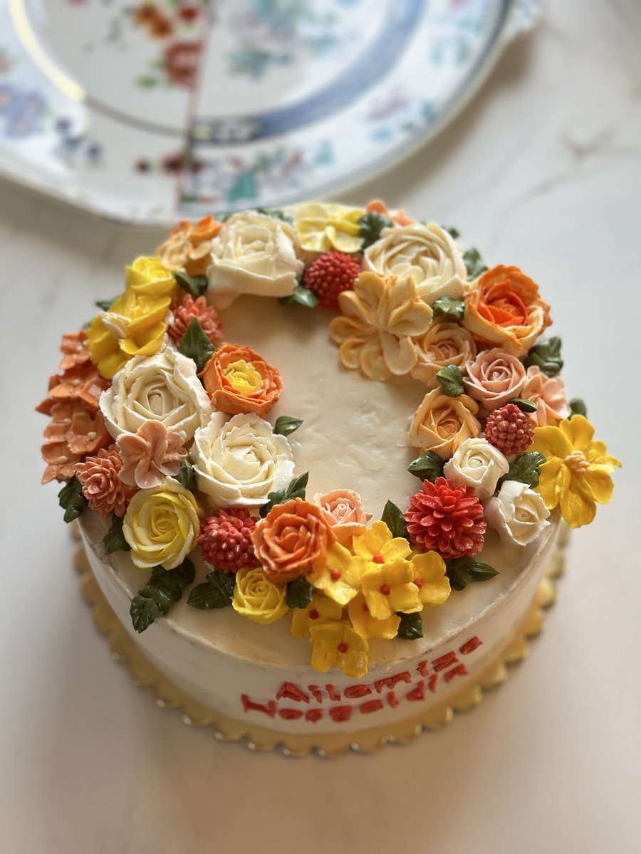 ntufanogluu's tweet photo. ben Naile 💫  bu da benim sanatım 👩🏼‍🍳🎂🧁 https://t.co/6bVLZ0nmDa