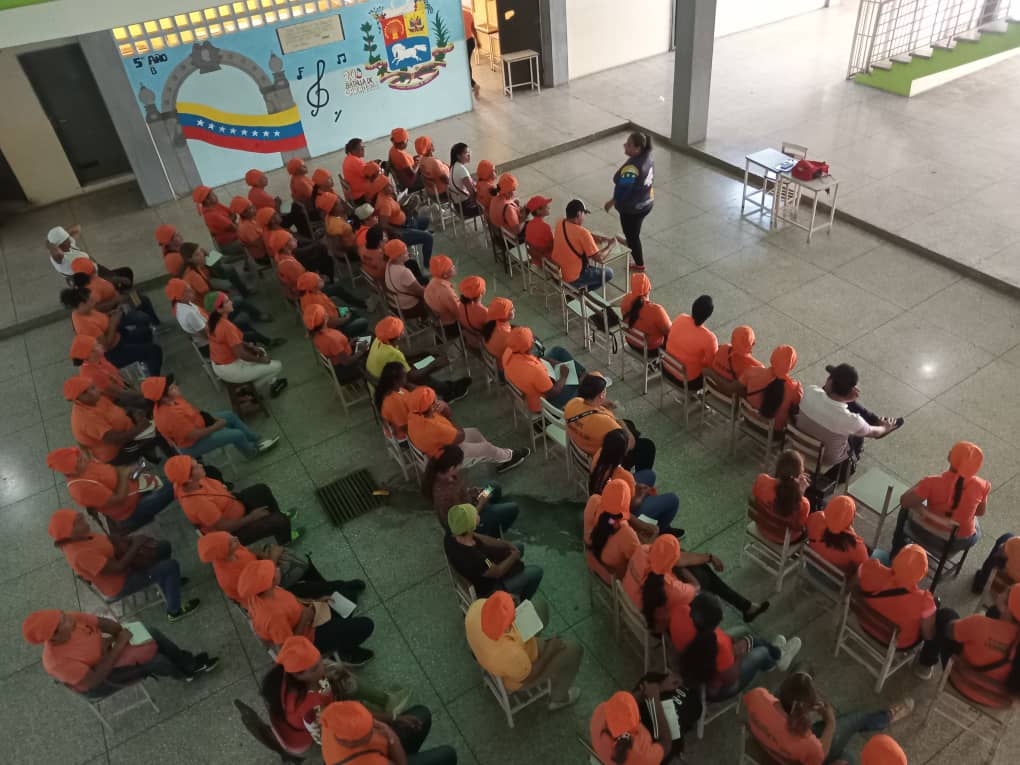 #8Ago | Gracias al Pdte. <a href="/NicolasMaduro/">Nicolás Maduro</a>, al enlace PSUVNE_ <a href="/Alessandrellove/">GIUSEPPE ALESSANDRELLO</a> y a nuestro alcalde <a href="/emiliorafael_/">Emilio R. Velásquez</a> Velásquez, <a href="/gas_comunal/">PDVSA Gas Comunal S.A.</a> realizó Taller Manejo Seguro de GLP con las cocineras de la patria del CNAE Mncipio. Gómez 

#PuebloSonrienteYEnPaz 
#SoyComunicadorClapNE
📦