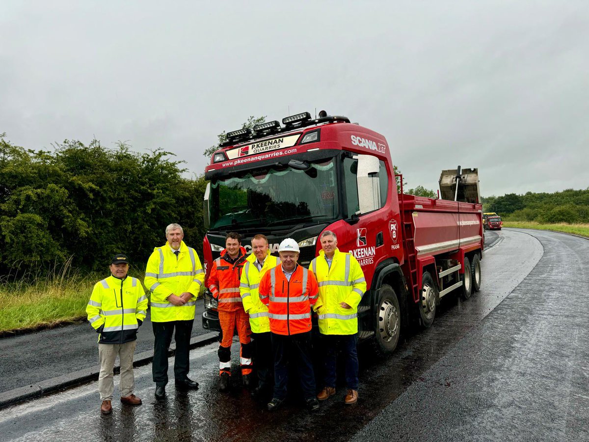 MPANIreland's tweet photo. Great to welcome @JohnODowdSF @deptinfra Minister to M2 Bypass asphalt resurfacing scheme today. Thankyou to P Keenan Roads for hosting. Minister saw for himself the extensive resources invested in #machinery #skills #quality #apprenticeships #essentialmaterials https://t.co/HtF0UoFEL7
