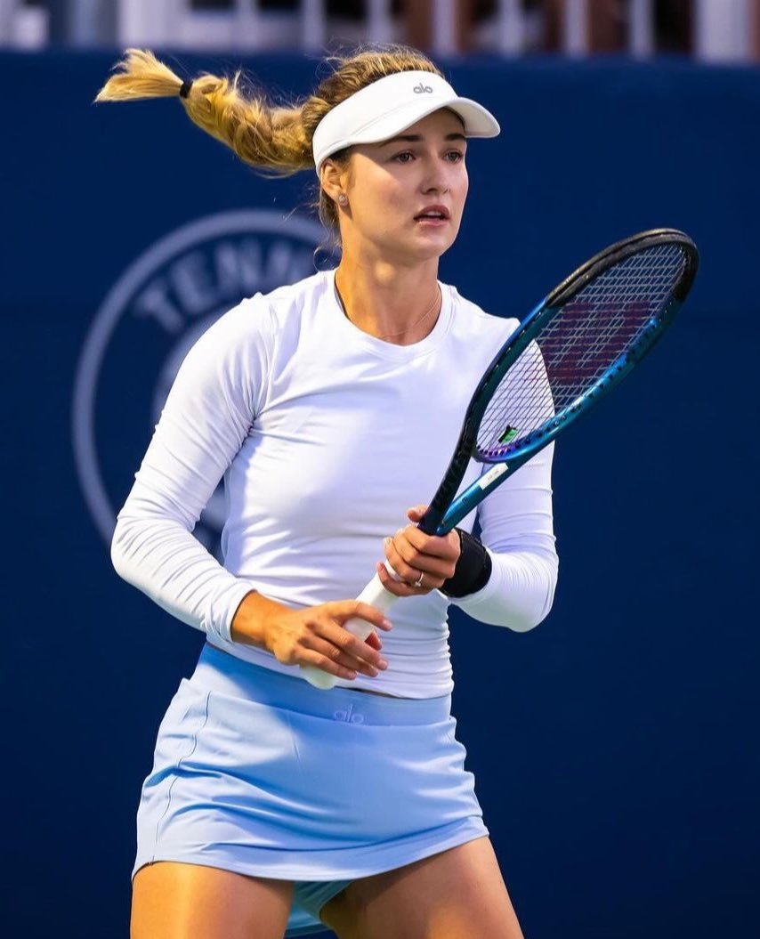 KALINSKAYA CRUISING !

[10] Anna Kalinskaya 🇷🇺 defeats Lesia Tsurenko 🇺🇦 6-2, 6-2 and moves on in Toronto 🇨🇦.

She will face either Kasatkina or Anisimova.

#WTA1000 | #NBO24