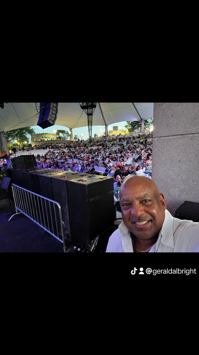 GAAlbright's tweet photo. This was my office last night at the Aretha Franklin Amphitheater, Detroit! Thank you Detroit for showing up and showing out! See you again! #geraldalbright #like #share #follow https://t.co/bf8FU1ybvl