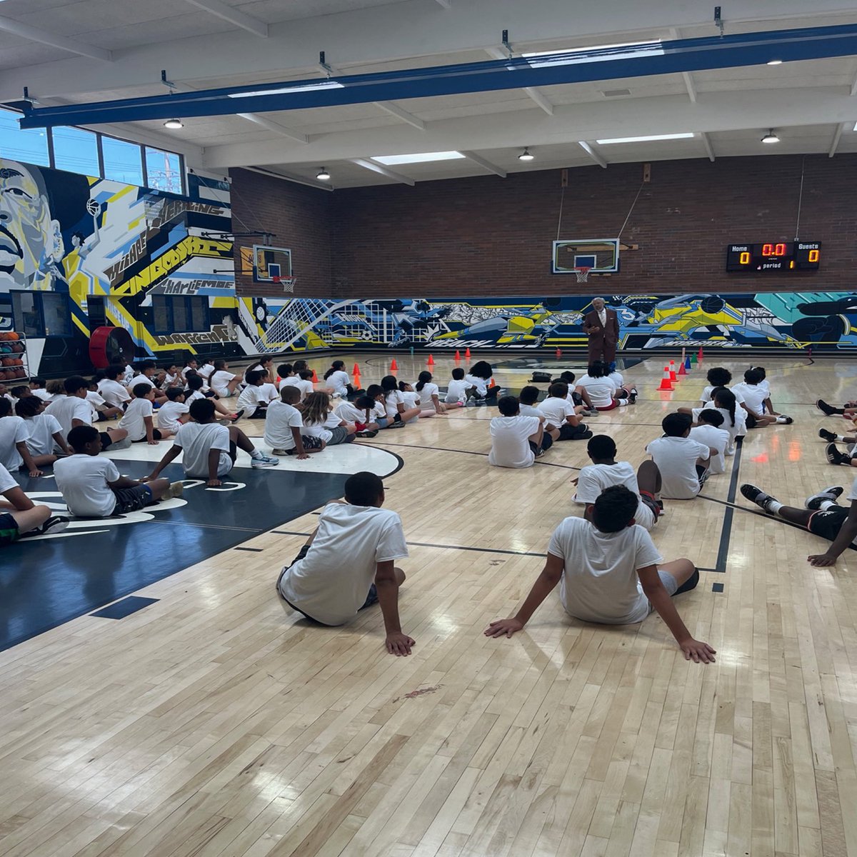 NBAalumni's tweet photo. This week the Mack Calvin Youth Empowerment Foundation teamed up with the Boys &amp; Girls Clubs of Long Beach for a multi-day “Summer Break Slam!” youth basketball camp that included leadership development and guest speakers 🏀☀️ https://t.co/ejN87M5pik