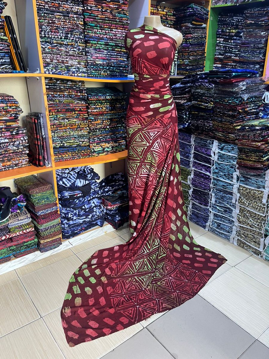 ravrtw's tweet photo. BEAUTY 😍 😍 😍 

LUXURY ADIRE CHIFFON 

YARDS : 5 YARDS 

PRICE: 40,000

#Adire #AdireBatik #adirefabric #africanfashion #chiffon #africantextiles #africanfabric #ravfabric #luxury https://t.co/LxBkTVdY4T