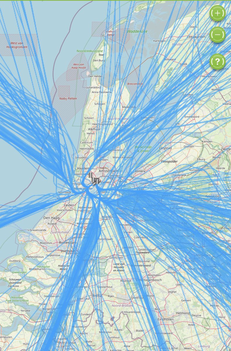JacquelineAvun's tweet photo. Vliegbewegingen gedurende 24 uur van en naar Schiphol op 7 augustus 2024
(groen: aankomsten blauw: vertrekken)
#schiphol #krimp #klm #hubfunctie #vierderoute #ufp #zzs #co2 #astma #stophubfuntie #schipholschandaal @2eKamertweets https://t.co/bjLYRDJjhl