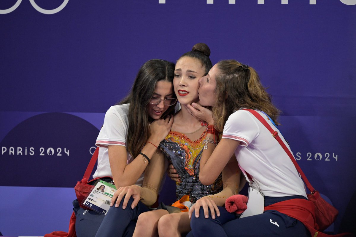 lourdesmohedano's tweet photo. Después de la competición de nuestras individuales en #RhythmicGymnastics, espero que se cuiden cuerpo y mente y que JAMÁS duden de las capacidades que tienen. 

Ellas saben, ellas pueden y ellas VALEN 🇪🇸.

Ha costado años llegar y vosotras lo habéis conseguido ❤️.

#Paris2024 https://t.co/ngI2kA6oOv