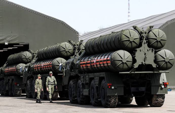 IranSpec's tweet photo. ⚠️ 𝐁𝐫𝐞𝐚𝐤𝐢𝐧𝐠 𝐍𝐞𝐰𝐬 ⚠️

🇷🇺🇮🇷 | 𝗥𝗨𝗦𝗦𝗜𝗔 𝗵𝗮𝘀 𝗱𝗲𝗹𝗶𝘃𝗲𝗿𝗲𝗱 𝗜𝗥𝗔𝗡 𝘁𝗵𝗲 𝗦-𝟰𝟬𝟬…

In an astonishing move, Russia has just gifted Iran multiple S400 units after 15 years. The S400 is renowned as the world’s most advanced anti-air defense system.

𝗥𝘂𝘀𝘀𝗶𝗮 𝗵𝗮𝘀 𝗷𝘂𝘀𝘁 𝗳𝘂𝗻𝗱𝗮𝗺𝗲𝗻𝘁𝗮𝗹𝗹𝘆 𝘁𝗿𝗮𝗻𝘀𝗳𝗼𝗿𝗺𝗲𝗱 𝗜𝗿𝗮𝗻’𝘀 𝗮𝗶𝗿-𝗱𝗲𝗳𝗲𝗻𝗰𝗲…