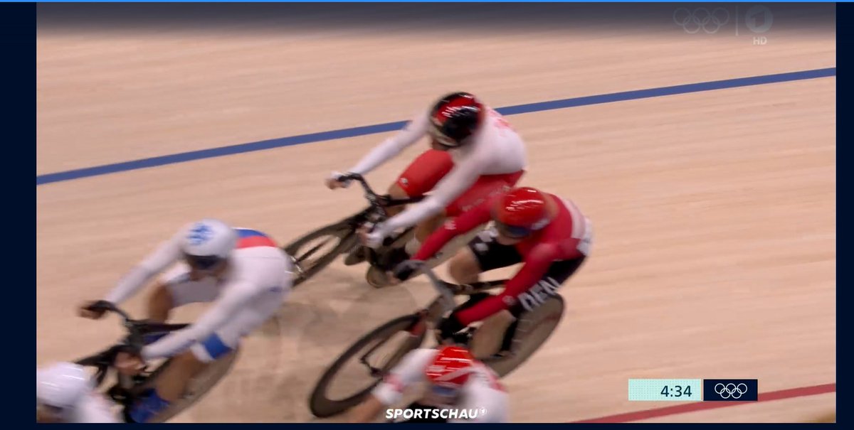 Die <a href="/sportschau/">Sportschau</a> hat wirklich eine gute Wahl bei ihren Fachkommentatoren. Ich feiere gerade die sowieso großartige <a href="/KristinaVogel/">Kristina Vogel</a> bei den Bahnrad #omnium : "Und zack biste raus. So isses halt. Und jetzt: Drück! Drück! Drück!" Großartig! So geht Sportmoderation. 😊
 #Olympia2024