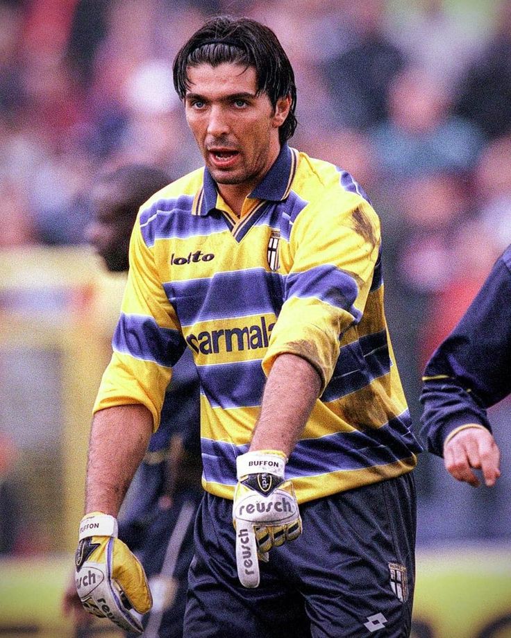 Gianluigi Buffon pelo Parma: 🏟 685 jogos 🚫 322 clean sheets