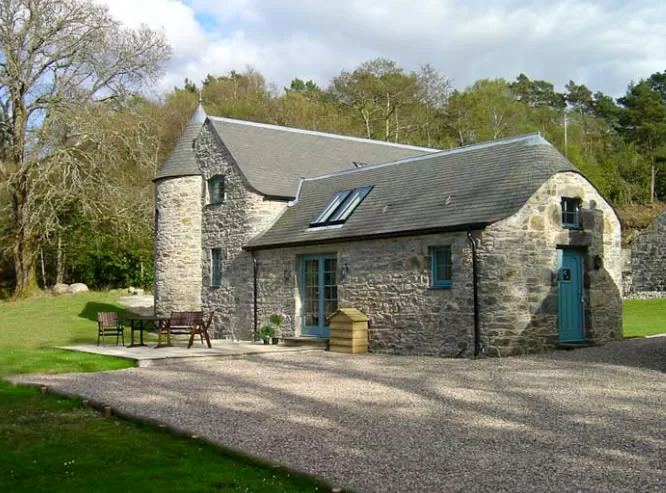 WestPeninsulas's tweet photo. The Cart Barn &amp; Smiddy are set in 26 acres of garden &amp; wild grounds with access to local beaches with views of the Small Isles and the Isle of Skye. 🏡 Self catering accommodation 🛣 Great for walks, hikes, swims, wildlife watching 🐾 Dog friendly https://t.co/cZU0itYph6 https://t.co/293f6RiwwF