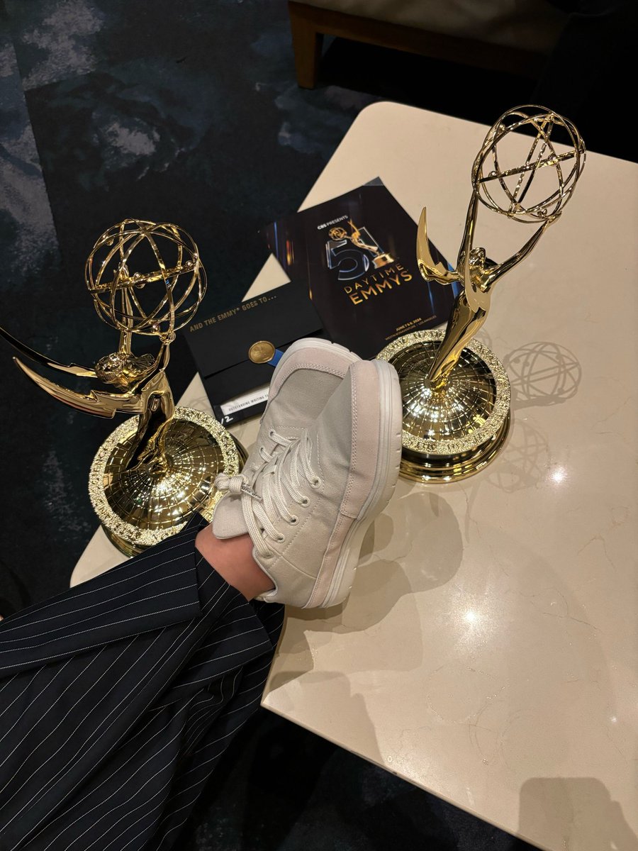 RRTVtweets's tweet photo. We know @LemsShoes are the perfect minimalist shoe for the outdoors — but what about the red carpet?
#MixMasterMandy has worn hers everywhere from the backwoods of Montana to the #DaytimeEmmys!
Here at #ReconnectingRoots, we REALLY do LOVE our #Lems & are proud to be partnered! https://t.co/XTkB2yBntn