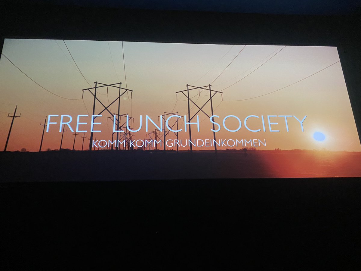 Filmscreening Free Lunch Society: Komm Komm Grundeinkommen.

Viele Unterschriftensammler*innen im Publikum. Es geht los!

#UBI #Grundeinkommen #Hamburg

Infos zum Mitsammeln: hamburg-testet-grundeinkommen.de/sammeln <a href="/expeditionbge/">Hamburg testet Grundeinkommen</a>