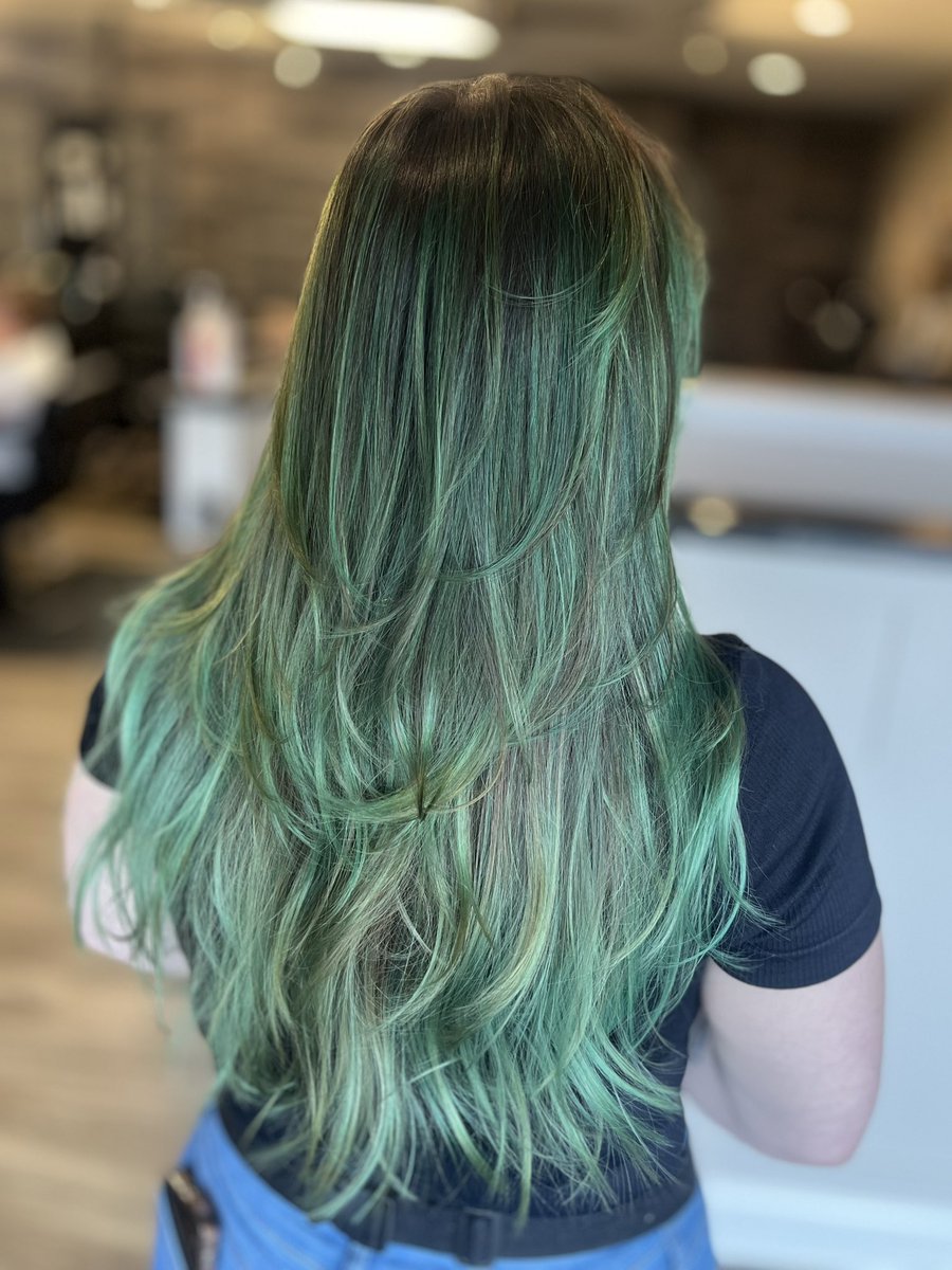 amar0idal's tweet photo. A moment for the hair 🌱 https://t.co/E2zcm1FmMm