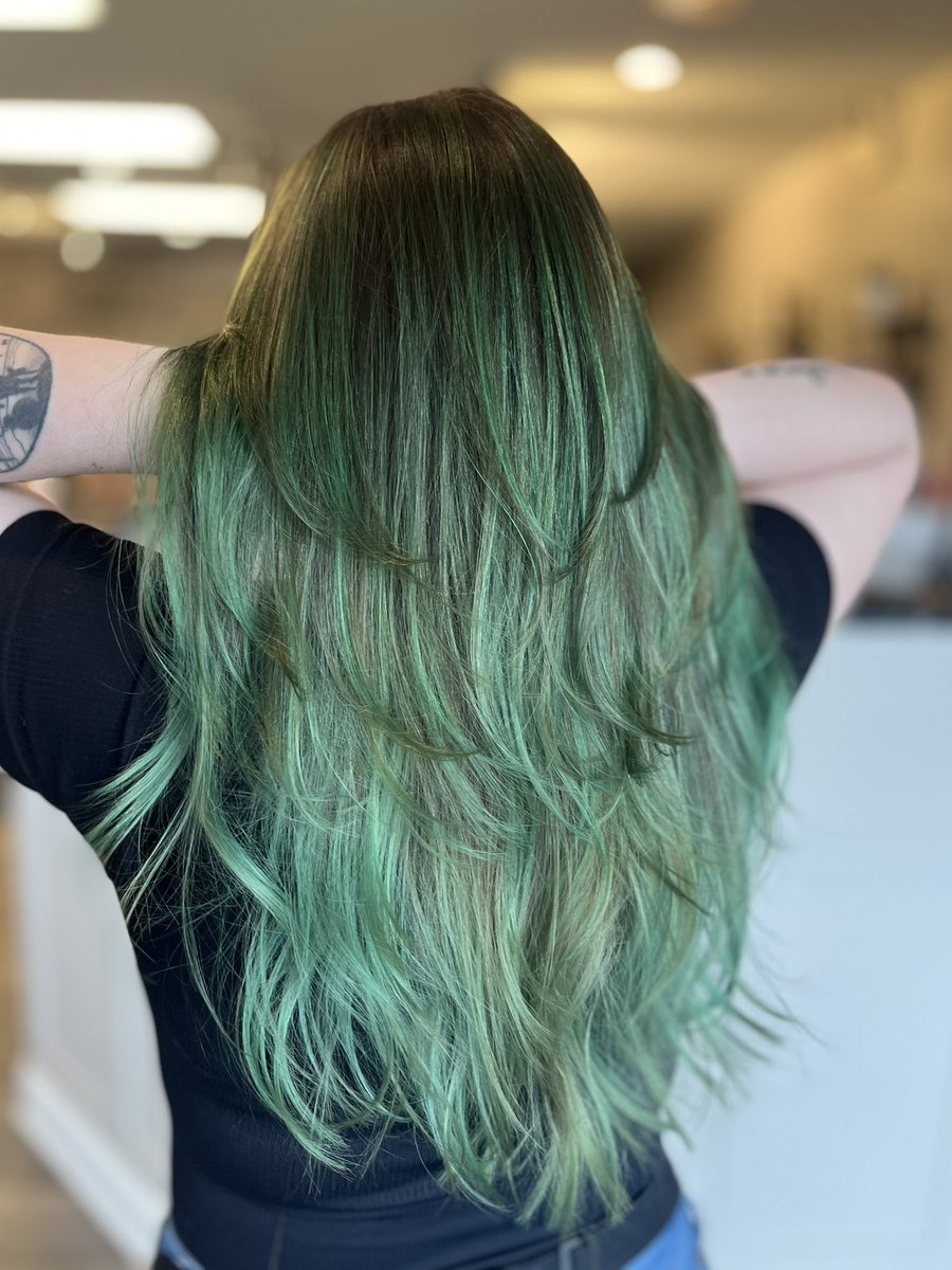 amar0idal's tweet photo. A moment for the hair 🌱 https://t.co/E2zcm1FmMm