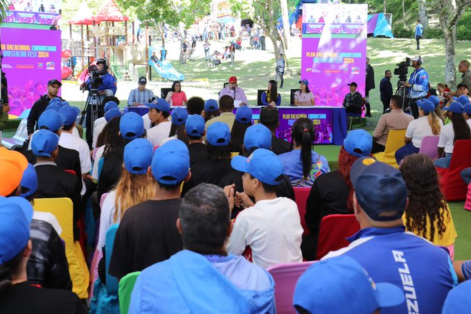 MIPPCI (@mippcivzla) on Twitter photo 📢¡𝐀𝐬í 𝐥𝐨 𝐃𝐢𝐣𝐨! 🇻🇪
Pdte. <a href="/NicolasMaduro/">Nicolás Maduro</a>: Países como Chile, Perú, Argentina y norteamericana, no tienen este tipo de planes positivos para la Juventud.
#PuebloSonrienteYEnPaz 📢¡𝐀𝐬í 𝐥𝐨 𝐃𝐢𝐣𝐨! 🇻🇪
Pdte. <a href="/NicolasMaduro/">Nicolás Maduro</a>: Países como Chile, Perú, Argentina y norteamericana, no tienen este tipo de planes positivos para la Juventud.
#PuebloSonrienteYEnPaz