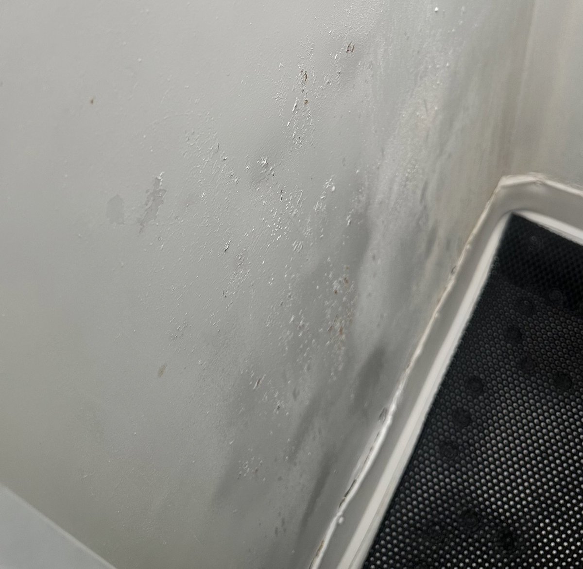 Dometi_'s tweet photo. .@vrbo I’m disgusted. Thank GOD, I had alternate accommodations in Oak Bluff.  Because this is property in Chappaquiddick is uninhabitable and should have never been on this platform as a luxury listing. @PigmentIntl needs their money back for this asap. 
(Btw, That black stuff on the wall in the last picture is MOLD.)