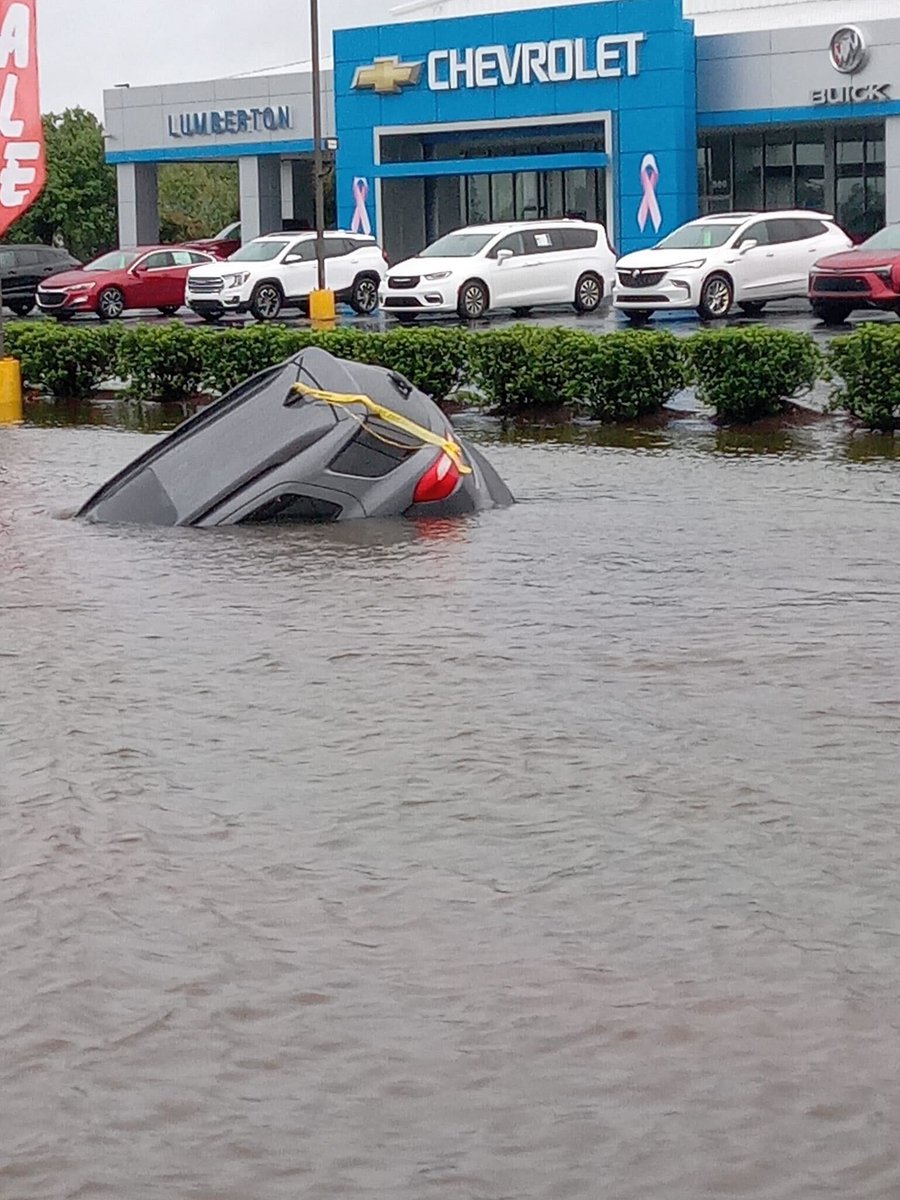 wmbfnews's tweet photo. We just got this photo of a car submerged in Lumberton after reportedly getting stuck in a ditch earlier this morning. #ncwx #scwx

📸 Hannah Jacobs

@jamiearnoldWMBF @AndrewWMBF @jgreenhillwx @WXRobertW @matt_wx https://t.co/r4LoMxE8nz