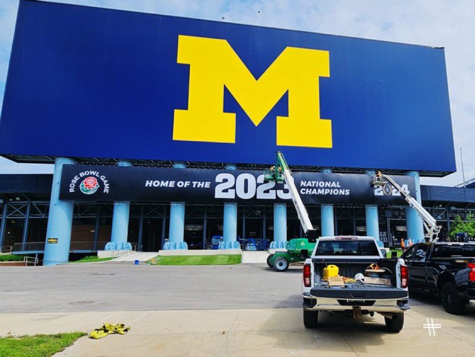 BarstoolUofM's tweet photo. It’s so beautiful 🥺🥺 https://t.co/H2fybwB5BQ