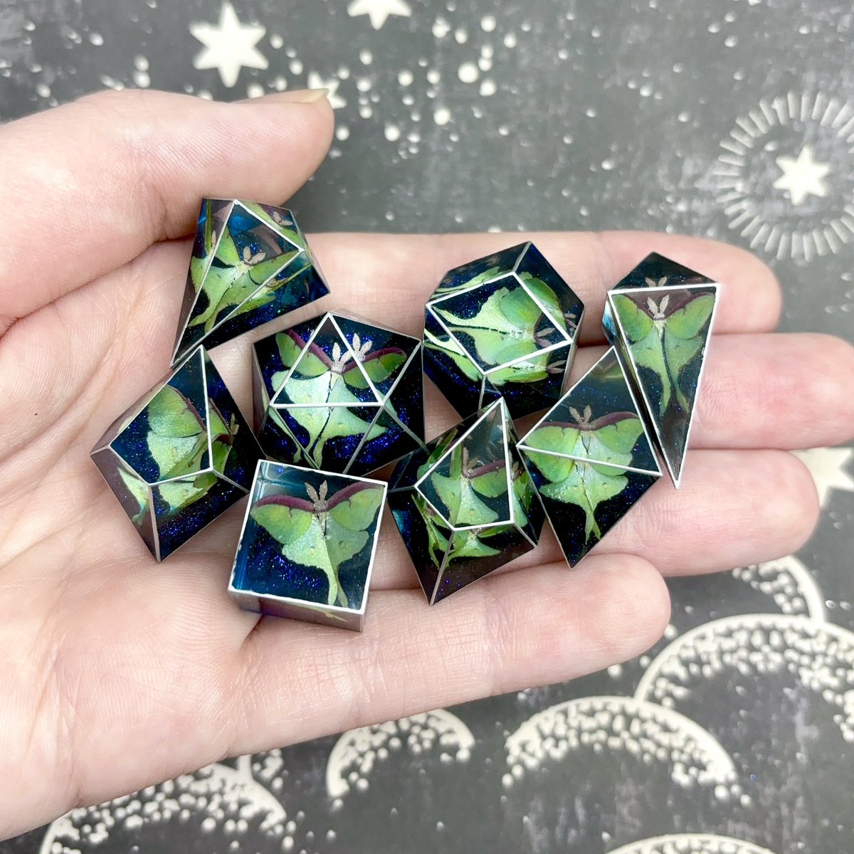 Dreamy_Dice's tweet photo. Bringers of the night ✨ https://t.co/qFQ6DH3WRl