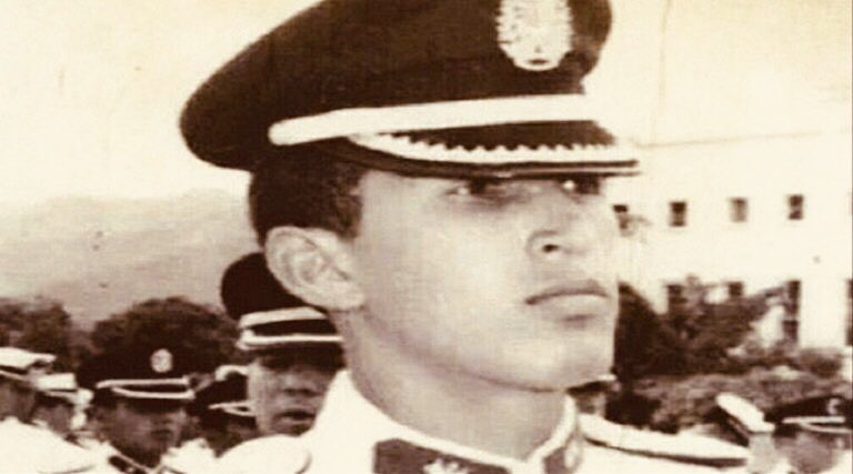 #8Ago ¡Hace 53 años salió un joven de Sabaneta, para cumplir su más anhelado sueño; ingresar a la Academia Militar de Venezuela, “La Casa de los Sueños Azules”. Aquí forjó su pensamiento bolivariano; para luego convertirse en el líder de nuestra REVOLUCIÓN! ¡Viva Chávez!.