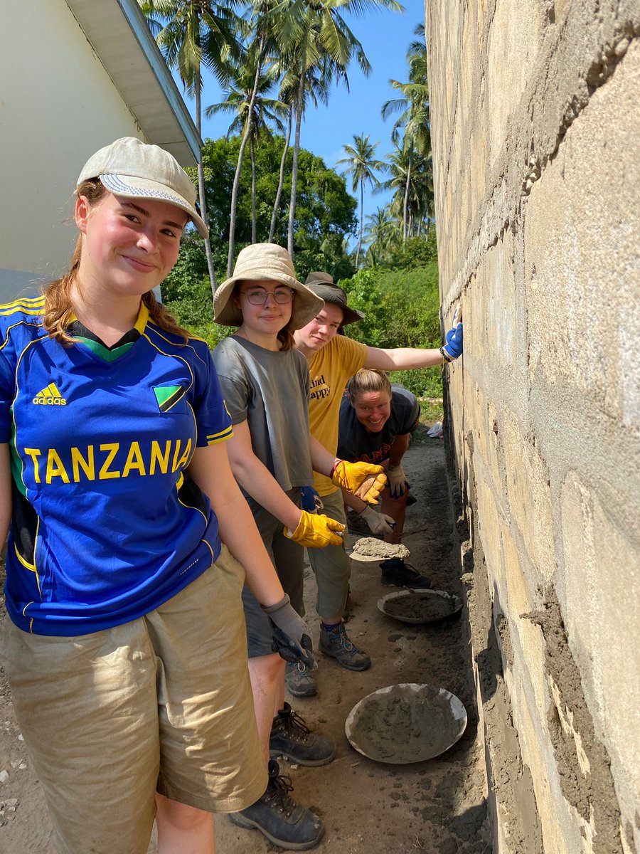 #TeamParachichi have spent their last few days at #CampTanga and they have been hard at work at the local school. 🎓️ The team are now in Dar Es Salaam preparing for their flight home tomorrow. ✈️ Thank you for all your hard work team, we will miss you! 💚 #campseffect @campsint