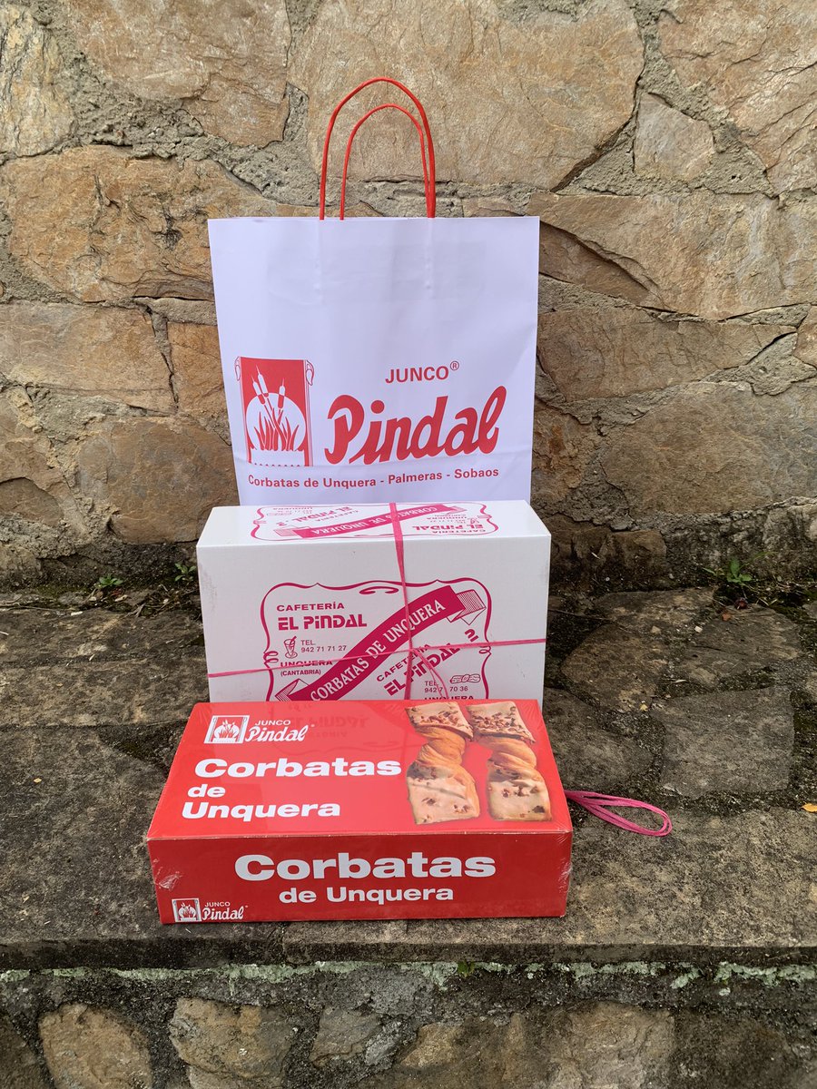 zerzura_sp's tweet photo. Sras. de provincias que saben lo que se hacen… #Unquera #CorbatasdeUnquera #CorbatasPindal 😋 https://t.co/L1NyZHEF93