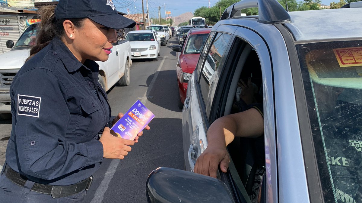 ProyectoPuente's tweet photo. 🚓 Comparte #Geavi de la @Policia_HMO información sobre prevención de la violencia a 700 ciudadanos.
🔗: https://t.co/0iKQtyOphj
#ProyectoPuente