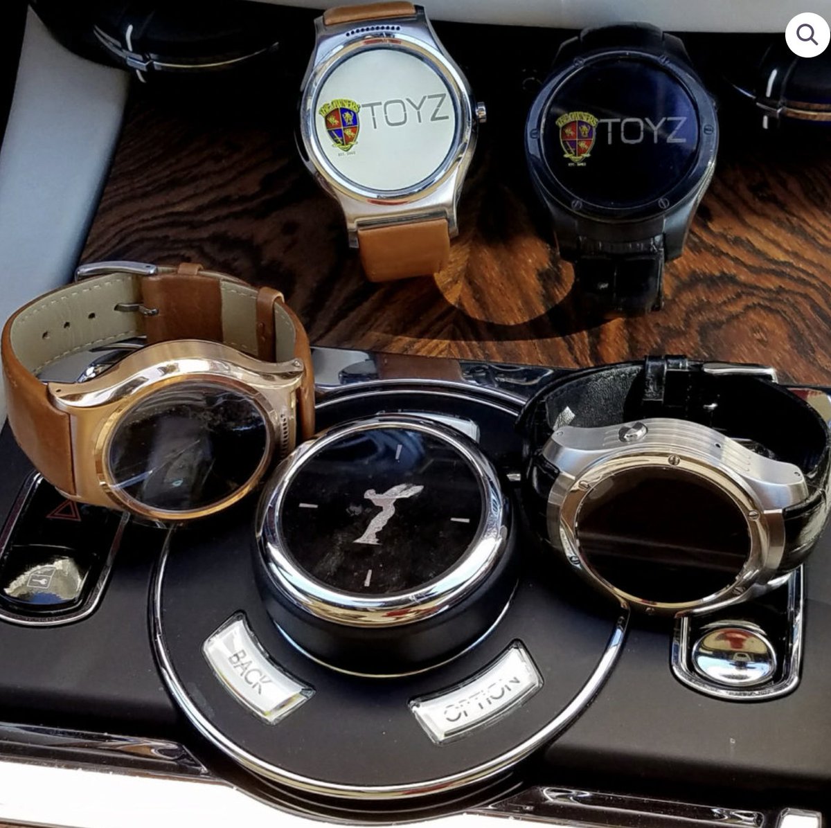 ToyzTidbit: Innovation is in the roots of ToyzElectronics. Prior to creating the Dah-Varsity education platform, Toyz programmed a smart watch which is still sold at toyzelectronics.com/product/toyz-w…