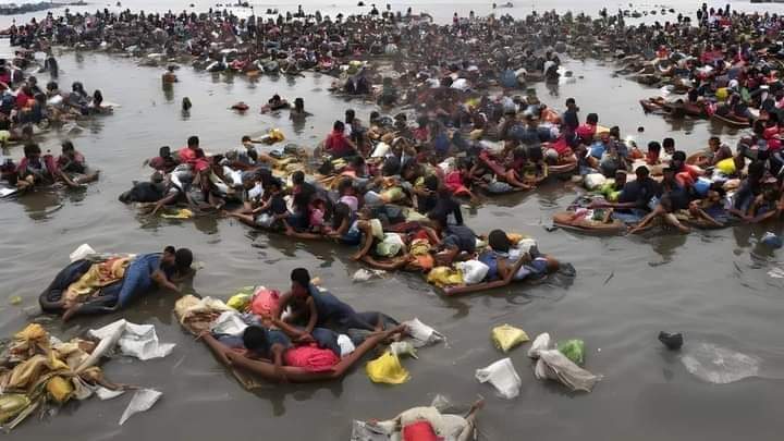 AungNaing32's tweet photo. Who is responsible for this situation of my people? No word remains to express except praying 😭😭.

these are #Rohingya people, floating in sea of Bangladesh who are forced to flee by Terrorists, AA and military in August , 2024.

#Crd_Photo
#rohingyarights 
#muslims 
#genocide https://t.co/DzhZrHEdCv