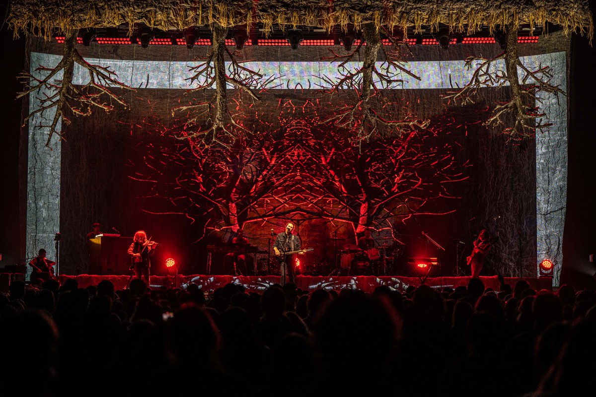 Hozier's tweet photo. Columbus, Thank you 🖤 

📸 @ruthlessimagery https://t.co/ap3AONohkT