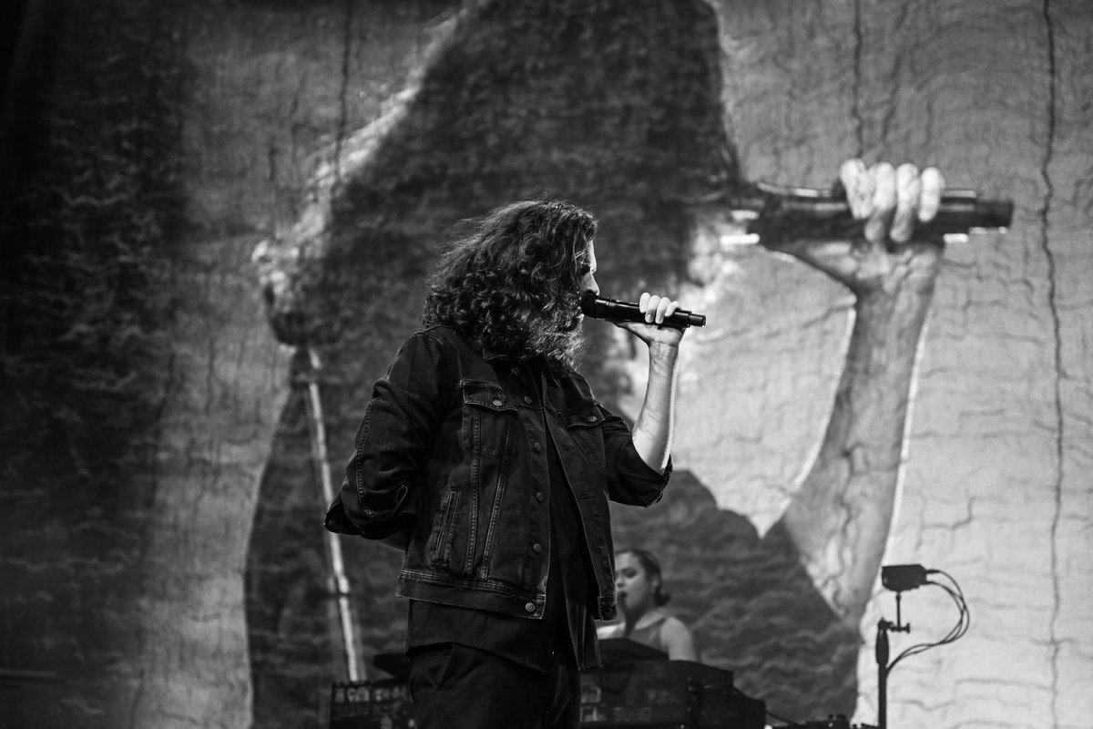 Hozier's tweet photo. Columbus, Thank you 🖤 

📸 @ruthlessimagery https://t.co/ap3AONohkT