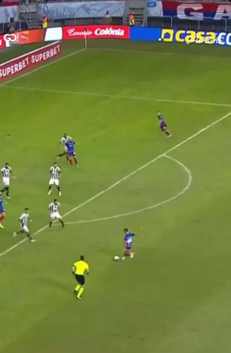 Juba é competentíssimo! Quando eu vejo que a bola chega nele nesses momentos, eu já sei que vai sair coisa boa. Ele só manda na conta. 

Já foi assim na final do lixão quando ele deixou Cauly de cara pra fazer o gol. Ontem deixou ER10 na boa pra dar de peito à Thaciano.