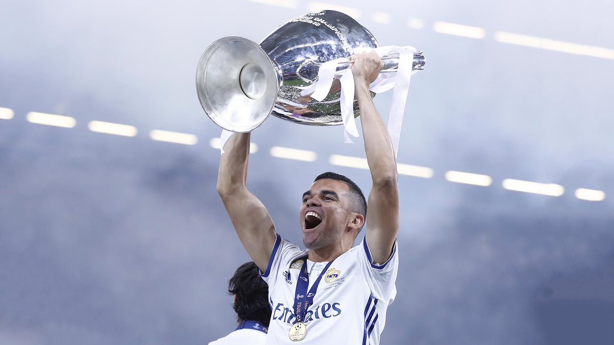 MadridXtra's tweet photo. 🚨 Comunicado Oficial: Pepe

Faced with Pepe's announcement about his retirement from football as a professional player, Real Madrid C. F. wants to show his gratitude, affection and admiration for one of the great legends of our club and world football.

Pepe was part of Real https://t.co/gNH2MQHibp