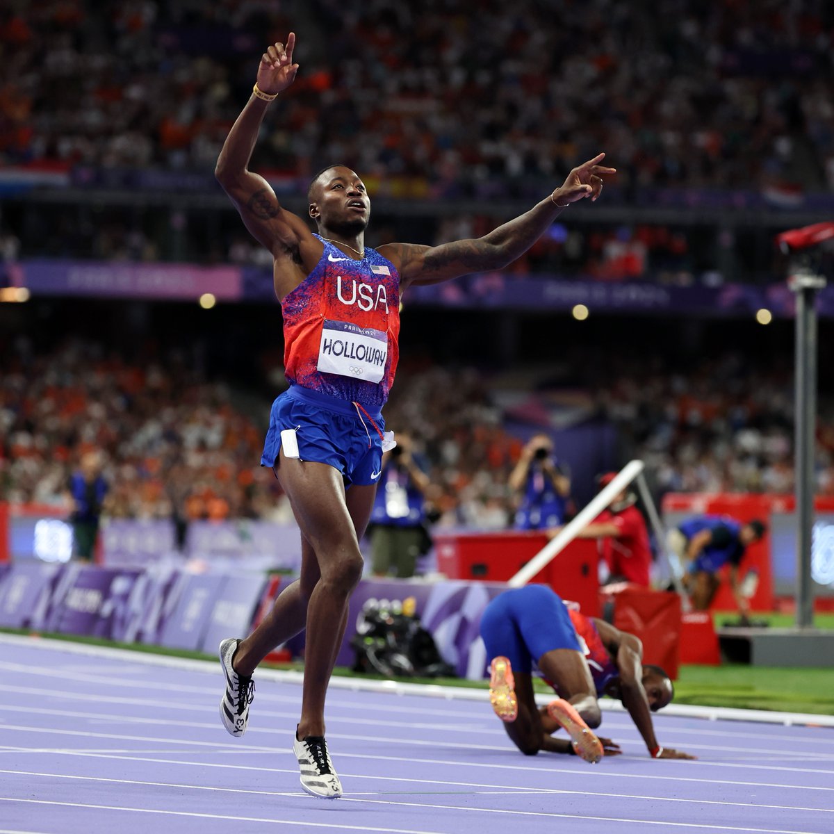 WorldAthletics's tweet photo. WAS THERE EVER ANY DOUBT ⁉️

🇺🇸's Grant Holloway is your Olympic 110m hurdles champ 🔥

12.99 ⏱️

#Paris2024 #Olympics https://t.co/tcAWhI34NK