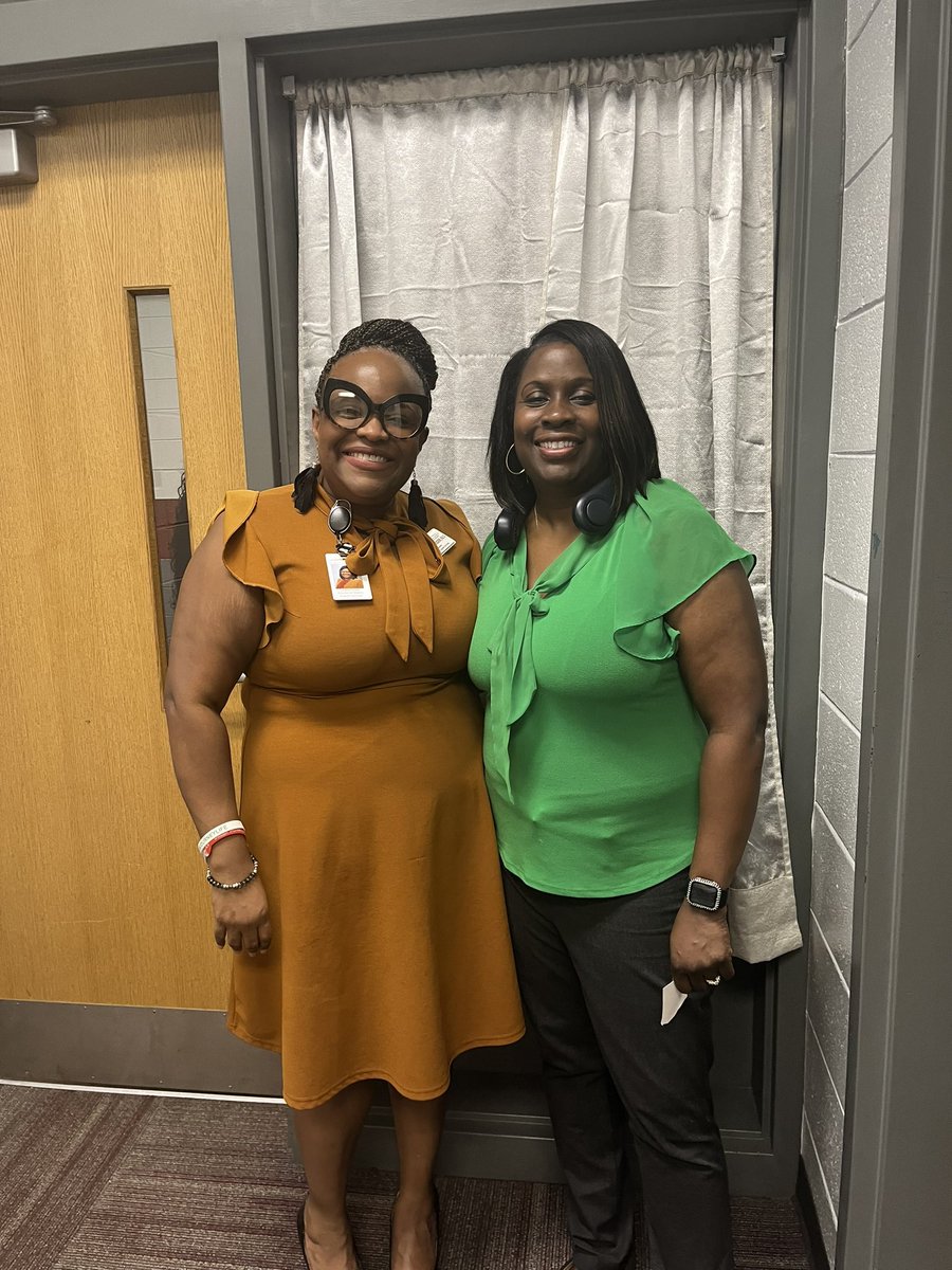 TilnishaRosser's tweet photo. Circled back to @WeaverMiddle to visit new counselor Mrs. Stanley! #Built4Bibb #Built2Support https://t.co/oPIANZoYSZ