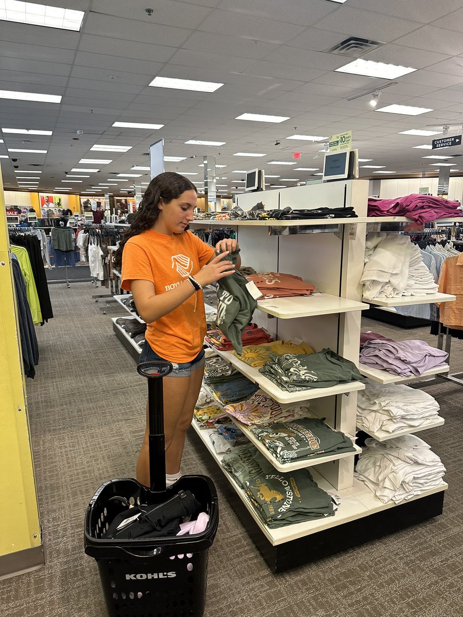 BGCMilford's tweet photo. Back to school shopping ✔️
Thank you @Kohls for this amazing opportunity to bring 10 teens back to school shopping! We had a great experience and are grateful for all of the help from Kohls employees and volunteers from Renee &amp; Associates! https://t.co/t8IOk1CykQ