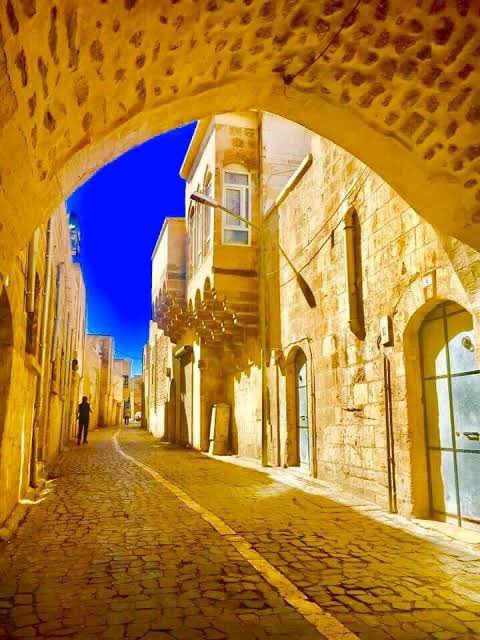 Bizi bilmeyen ne bilsin.
Bilenlere selam olsun..

|Yunus Emre|