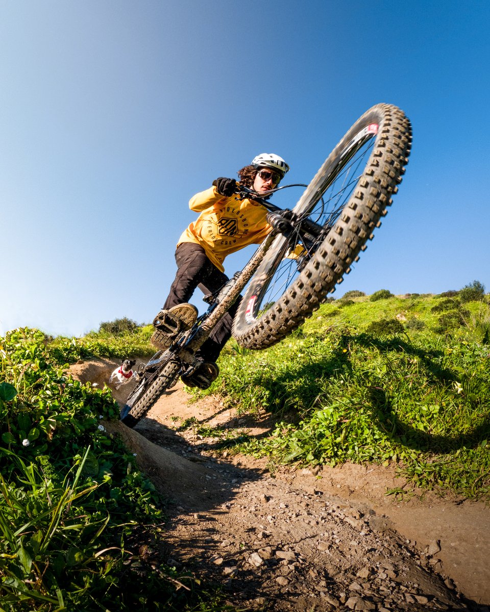 GoPro's tweet image. Photo of the Day: When you see it 🐶👀 Rodrigo Vicente + Thunder hit the trails with #GoProHERO12 Black to earn this $500 GoPro Award.

#GoPro #GoProPets #MTB #Bike