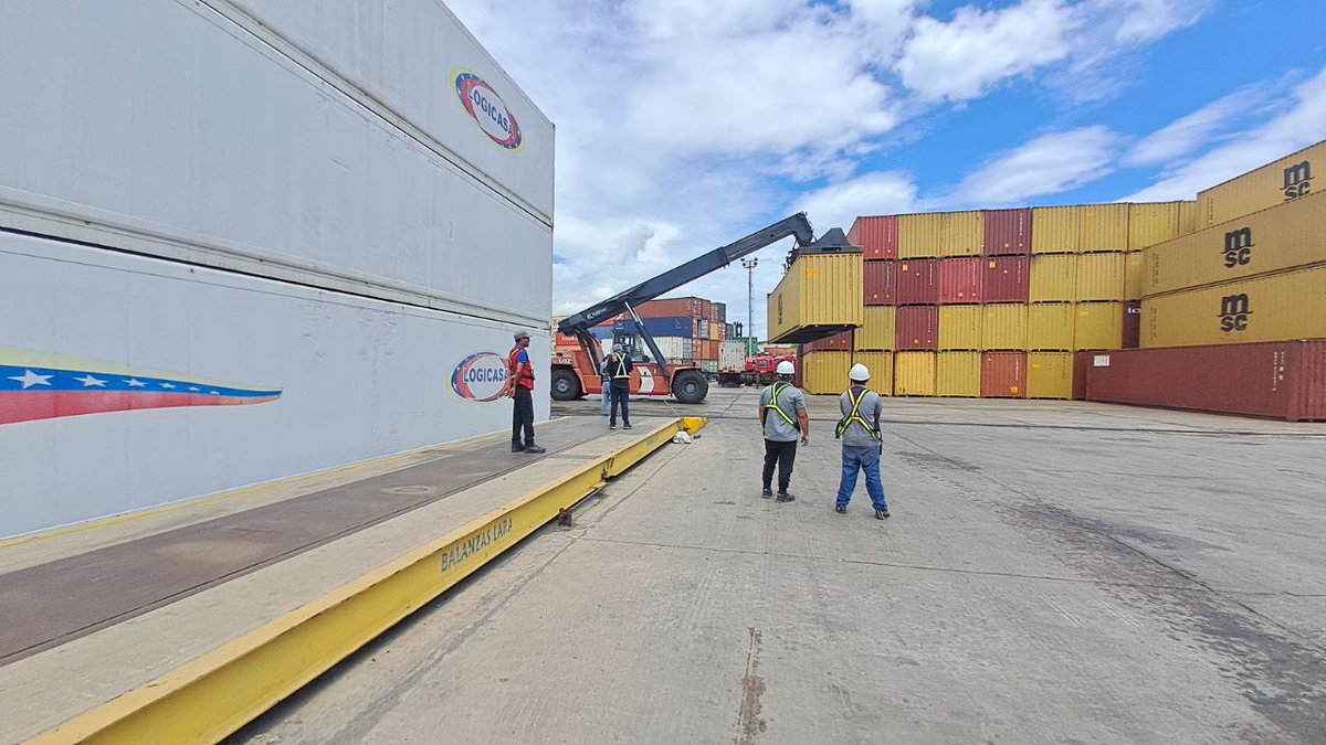 #8Ago | Nuestros almacenes son como cofres seguros para los alimentos. Temperatura controlada, higiene impecable y personal capacitado en Logicasa.
#PuebloSonrienteYEnPaz