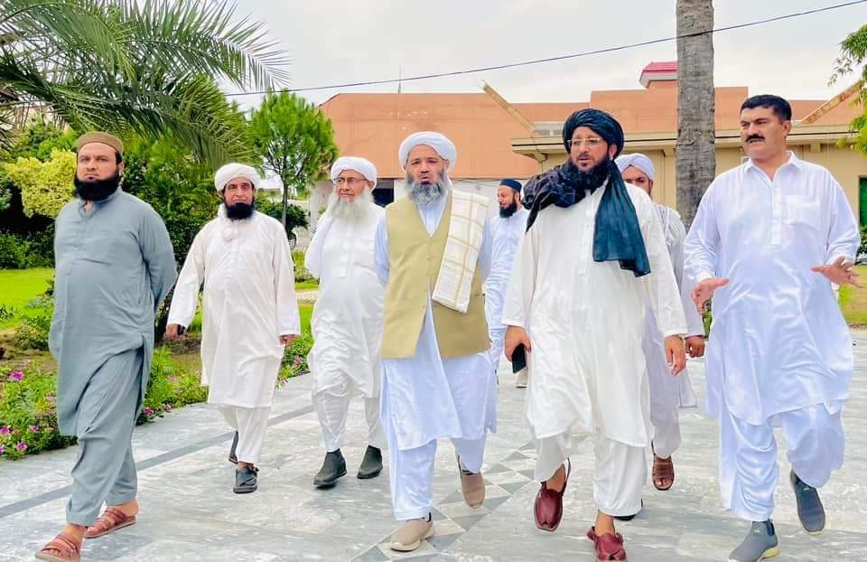 Sadaqatkhan_95's tweet photo. دورہ پنڈال بسلسلہ 10 اگست کسان کنونشن مردان 
صوبائی جنرل سیکرٹری مولانا عطاءالحق درویش، مولانا امان اللہ حقانی، اسرار مروت، مولانا امانت شاہ حقانی و دیگر قائدین کا کسان کنونشن کے پنڈال کا دورہ،
یاد رہے کہ اس کنوشن سے قائدِجمعیت حضرت مولانا فضل الرحمٰن صاحب خصوصی خطاب فرمائیں گے. https://t.co/MeCF0sPLAS